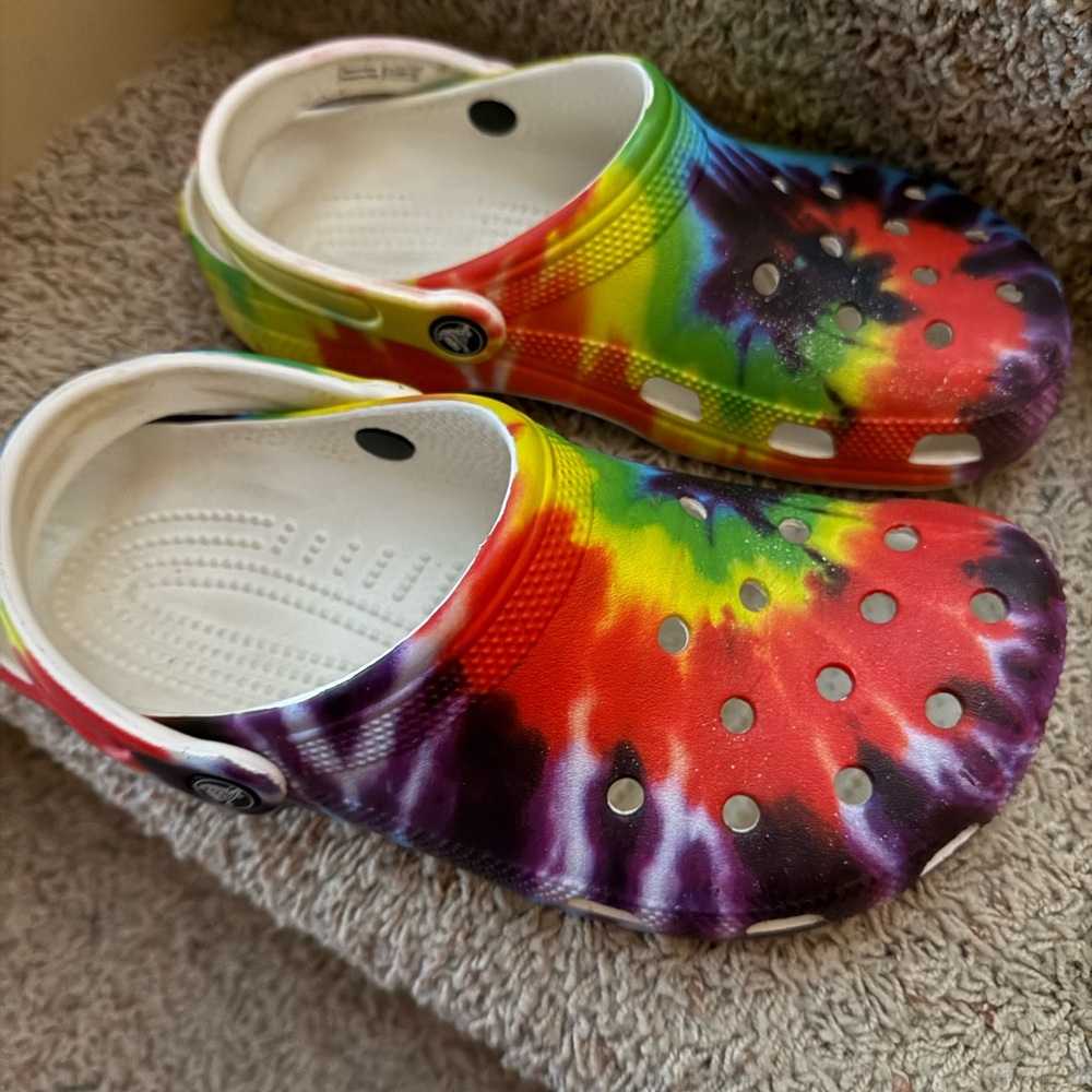 Tie Dye Crocs -great condition- Ws 9; Ms 7